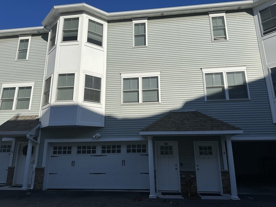 50 Des Moines Rd in Quincy, MA - Building Photo