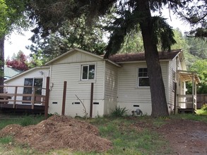 44735 Highway 101 in Laytonville, CA - Building Photo - Building Photo