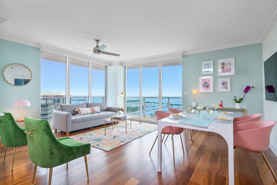 2889 McFarlane Rd in Miami, FL - Building Photo