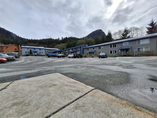 1050 Salmon Creek Ln in Juneau, AK - Building Photo - Building Photo