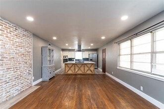 3217 Cedarcroft Ln in Dallas, TX - Building Photo - Building Photo