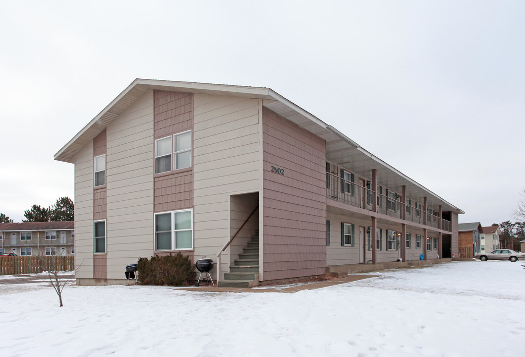 2502 Fryklund Dr in Menomonie, WI - Building Photo