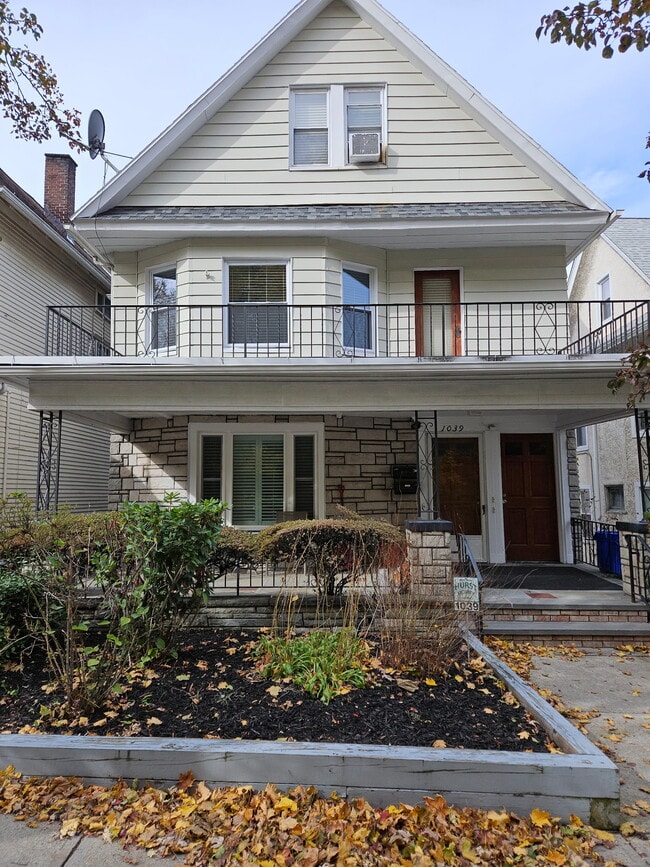 1039 Clay Ave, Unit 1st Floor Apartment