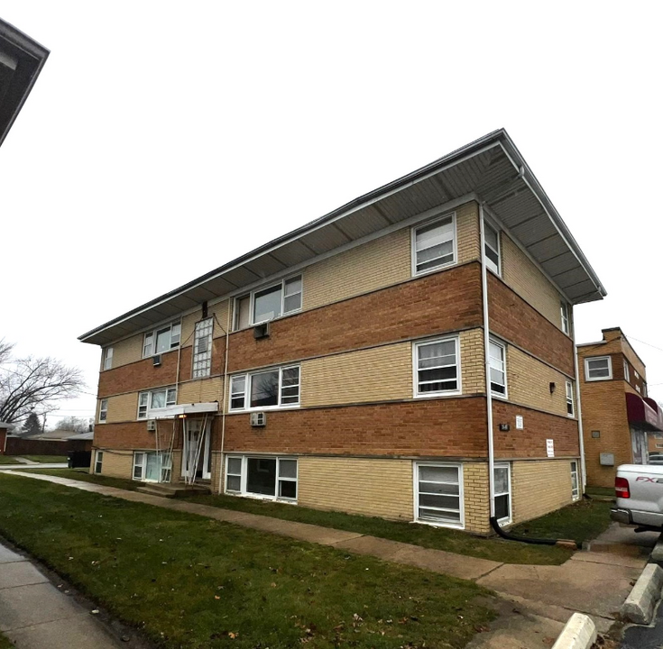 18440 Torrence Ave in Lansing, IL - Building Photo