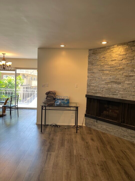 960 S Westgate Ave, Unit 107 in Los Angeles, CA - Building Photo