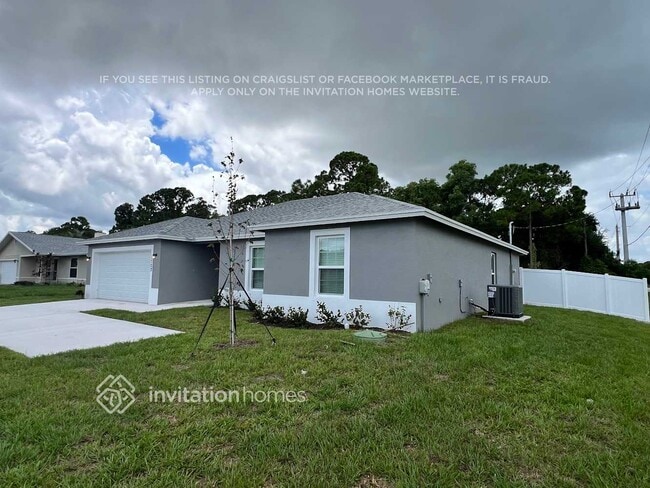 1702 SW Airoso Blvd in Port St. Lucie, FL - Building Photo - Building Photo
