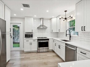 2932 NW 8th Ave in Wilton Manors, FL - Building Photo - Building Photo