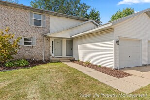 917 Cedar Run Ct NW in Walker, MI - Building Photo