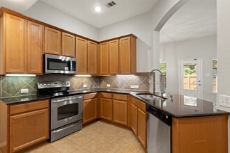 1034 Lucy Ln in Allen, TX - Foto de edificio - Building Photo
