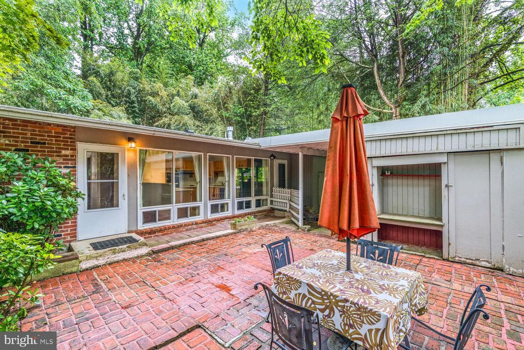 7415 Annanwood Ct in Annandale, VA - Foto de edificio
