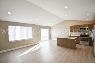 1017 Warren St in De Soto, IA - Building Photo - Building Photo