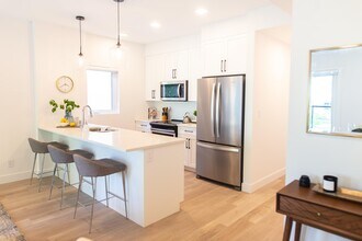 584 Gertrude Avenue in Winnipeg, MB - Building Photo - Building Photo