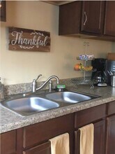 733 N 1st Ave in Upland, CA - Foto de edificio - Building Photo