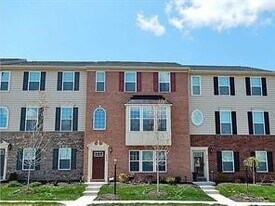 202 Pointe View Dr in Mars, PA - Building Photo