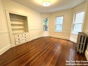 15 E Milton Rd, Unit 1 in Brookline, MA - Building Photo - Building Photo