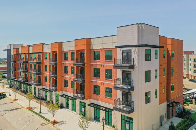 Sovereign Hometown in North Richland Hills, TX - Foto de edificio - Building Photo