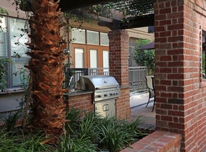 La Maison River Oaks in Houston, TX - Building Photo - Building Photo