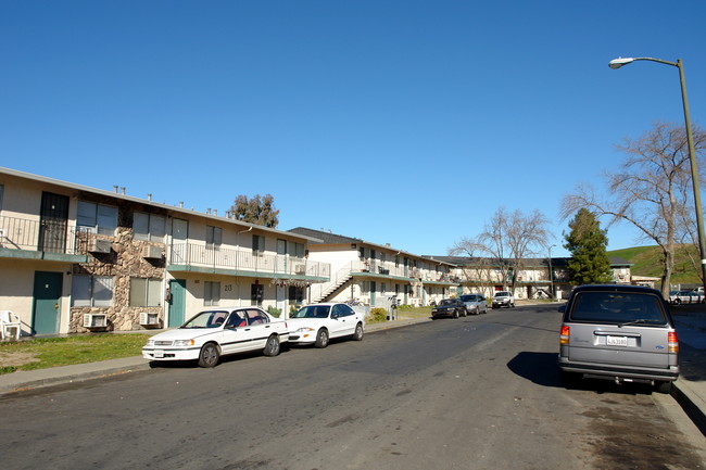 207 Bennett Hill Ct in Vacaville, CA - Foto de edificio - Building Photo