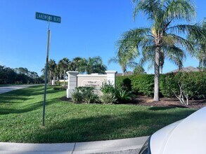 3793 Fairway Dr in North Port, FL - Building Photo - Building Photo