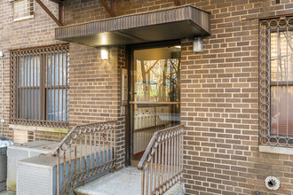 324 E 35th St in New York, NY - Building Photo - Building Photo