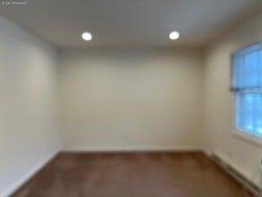 165 Manorhaven Blvd in Port Washington, NY - Building Photo - Building Photo