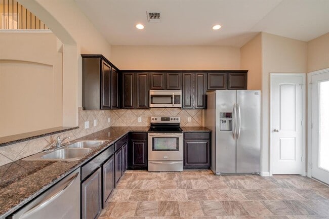 12207 Walter Vaughn Dr in Manor, TX - Building Photo - Building Photo
