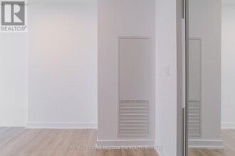 5105 Hurontario St in Mississauga, ON - Building Photo - Building Photo