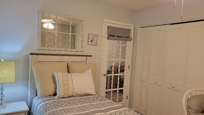 9582 118th St N-Unit -Cottage Room in Seminole, FL - Building Photo - Building Photo
