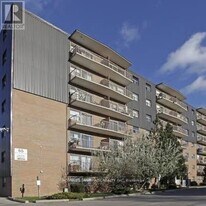 65 N Service Rd in Mississauga, ON - Building Photo