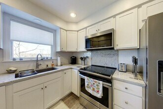2 Boulevard in Middletown, RI - Building Photo - Building Photo