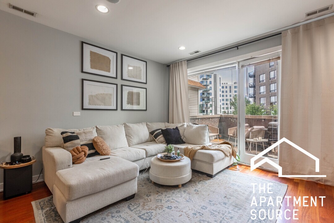 614 N Ogden Ave in Chicago, IL - Building Photo
