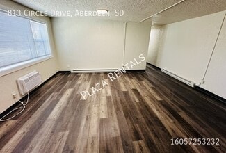 906 N 2nd St in Aberdeen, SD - Building Photo - Building Photo