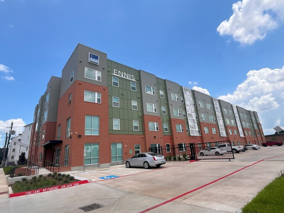 NHH Ennis in Houston, TX - Foto de edificio