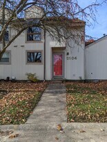 2104 Melrose Dr in Champaign, IL - Building Photo