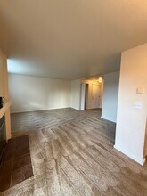 3811 130th Ln SE in Bellevue, WA - Building Photo - Building Photo