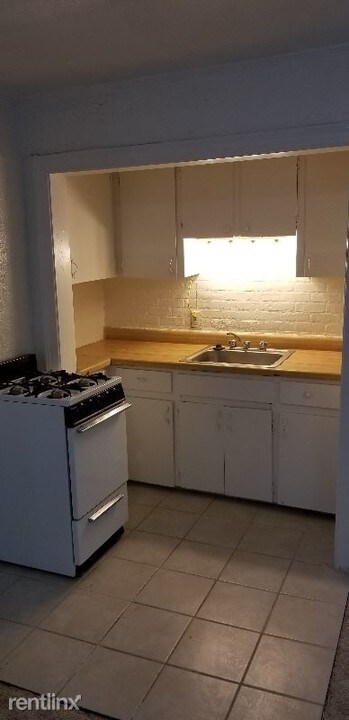 619 S Crysler Ave in Independence, MO - Foto de edificio