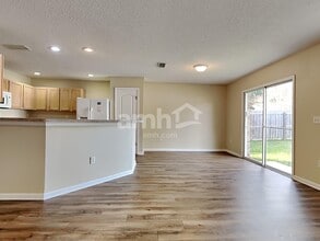 11501 Brian Lakes Dr N in Jacksonville, FL - Foto de edificio - Building Photo