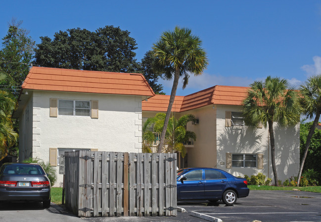 5220 NE 14th Way in Fort Lauderdale, FL - Building Photo - Building Photo