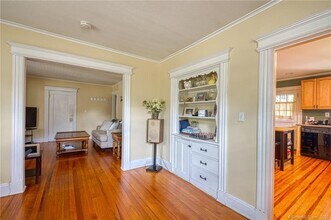 102 Whiting Ln, Unit 1st Floor in West Hartford, CT - Building Photo - Building Photo