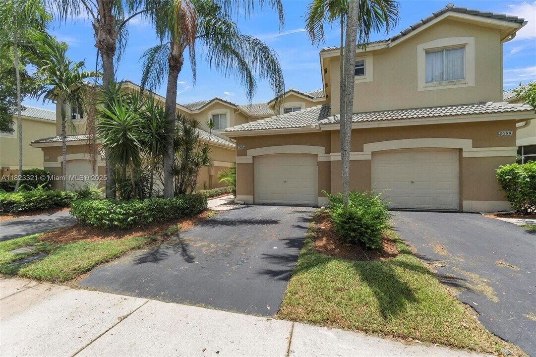 2494 Cordoba Bend in Weston, FL - Building Photo