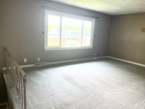 9042 Larimore Ave in Omaha, NE - Building Photo - Building Photo