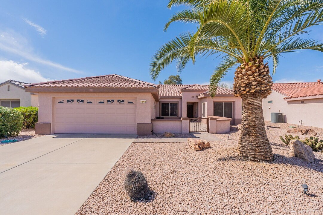 19710 N Sunburst Way in Surprise, AZ - Building Photo