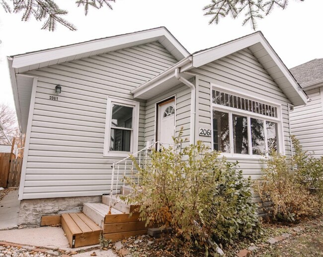 2061 Queen St in Regina, SK - Building Photo - Building Photo