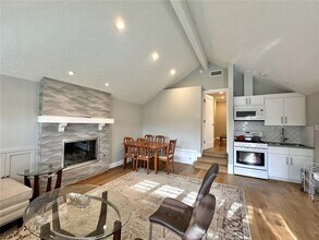 1001 N Isabel St, Unit A in Glendale, CA - Building Photo - Building Photo