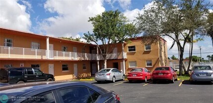 1245 W 24th St-Unit -221 in Hialeah, FL - Building Photo - Building Photo