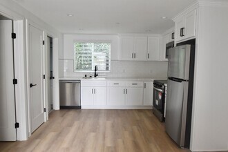 14830 Dickens St, Unit 14834 in Los Angeles, CA - Building Photo - Building Photo