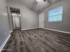 103 Hampton Ct in Jacksonville, NC - Foto de edificio - Building Photo