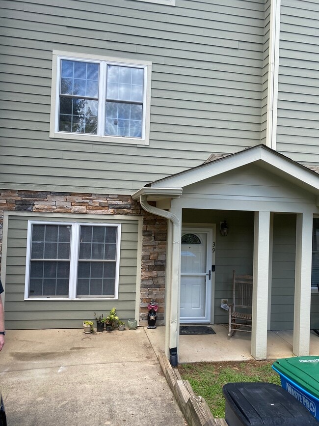 property at 39 Aberdeen Dr