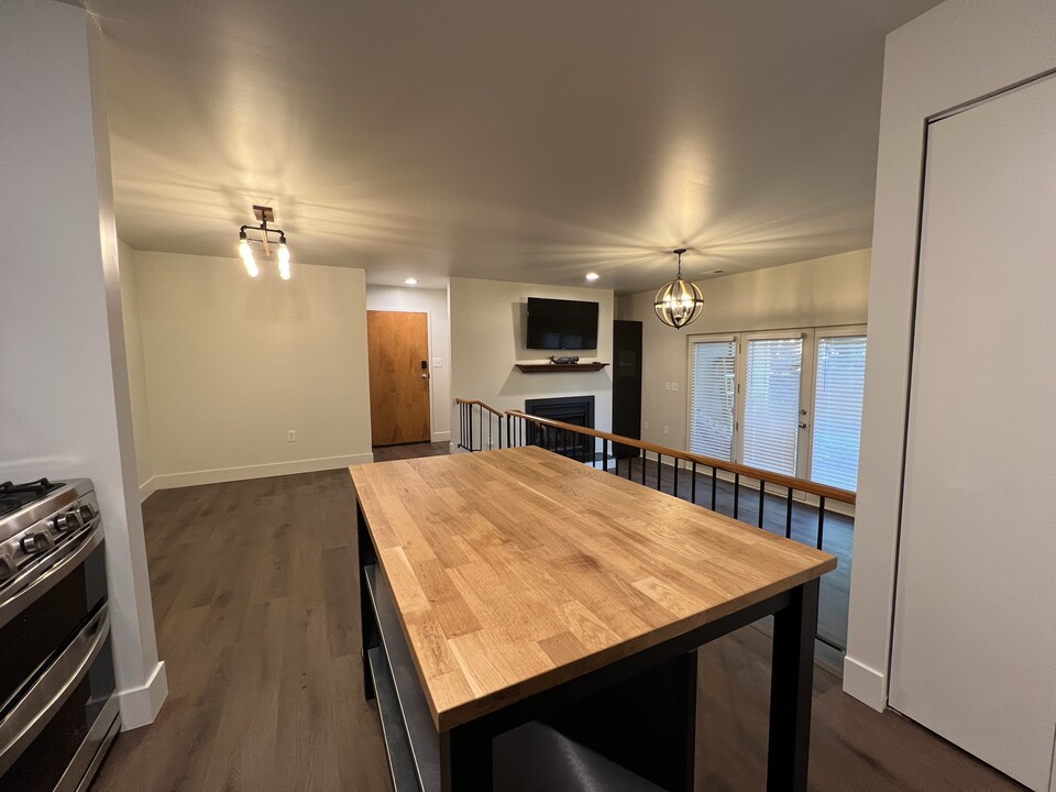 2101 Kenzie Rd in Pittsburgh, PA - Building Photo