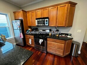 10 Bristol St, Unit 3 in East Cambridge, MA - Building Photo - Building Photo
